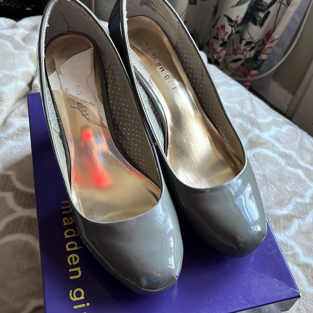 Madden Girl Grey Getta platform pumps